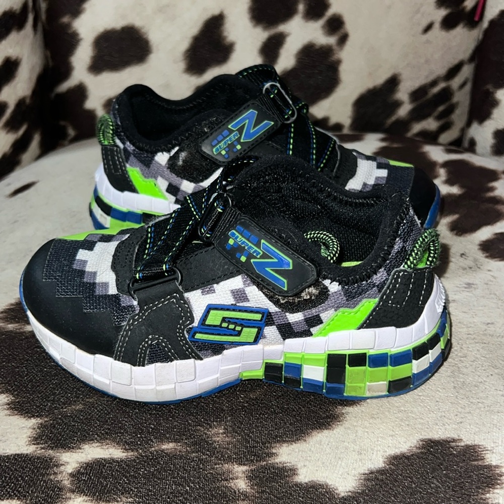 SKECHERS blk/blue toddler sneakers size 11.5c
